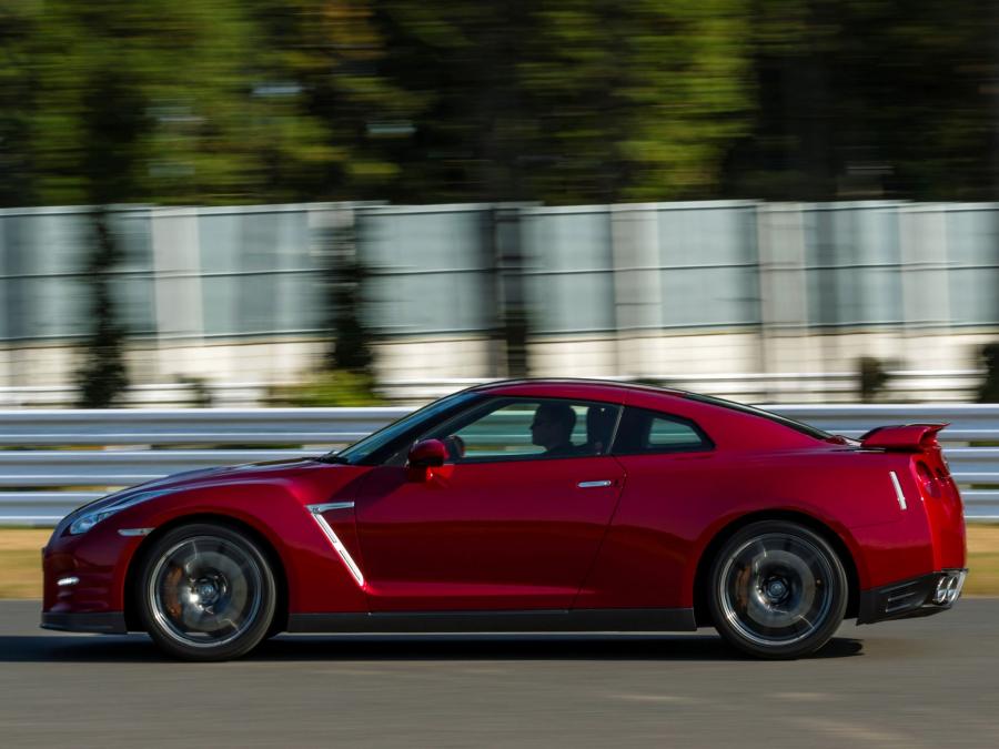  Nissan GT-R 2013 года  (JP) (фото 15 из 16)